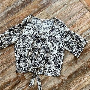 Como Vintage Black and White Floral Blouse
